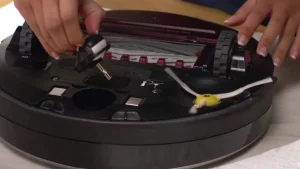 Pourquoi la brosse latérale de mon Roomba ne tourne pas ?