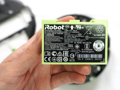 Comment remplacer la batterie du Roomba E5 : sortir la batterie