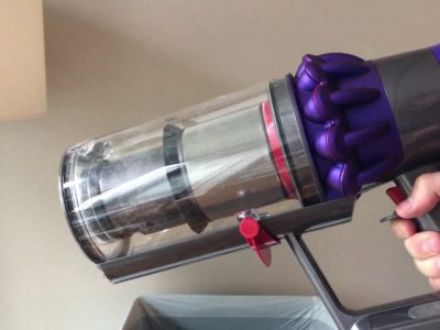 Comment vider un dyson v10 ?