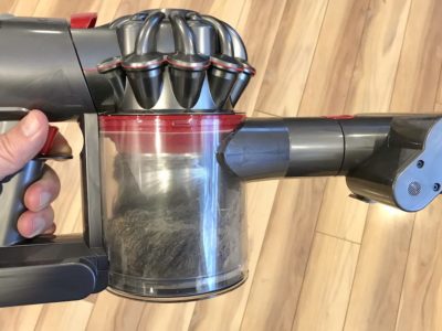 Comment vider dyson v8 ?