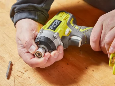 Comment mettre un foret dans une perceuse ?