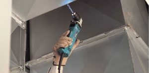 Wie wechselt man das Bohrfutter einer Makita-Bohrmaschine?