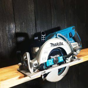 Wie wechselt man das Sägeblatt einer Makita-Handkreissäge?
