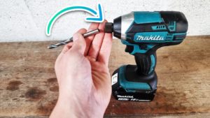 “Wie wechselt man die Kohlebürsten eines Makita-Akkuschraubers?”