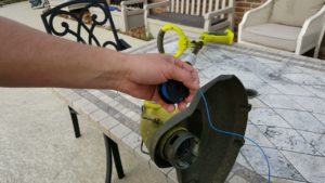 “Wie wechselt man den Faden des Ryobi-Rasentrimmers?”